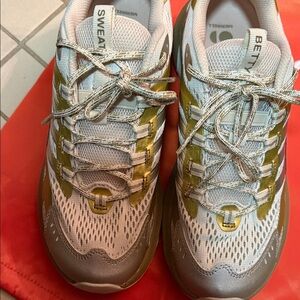 Merrell Women's Gold and Gray Sneakers